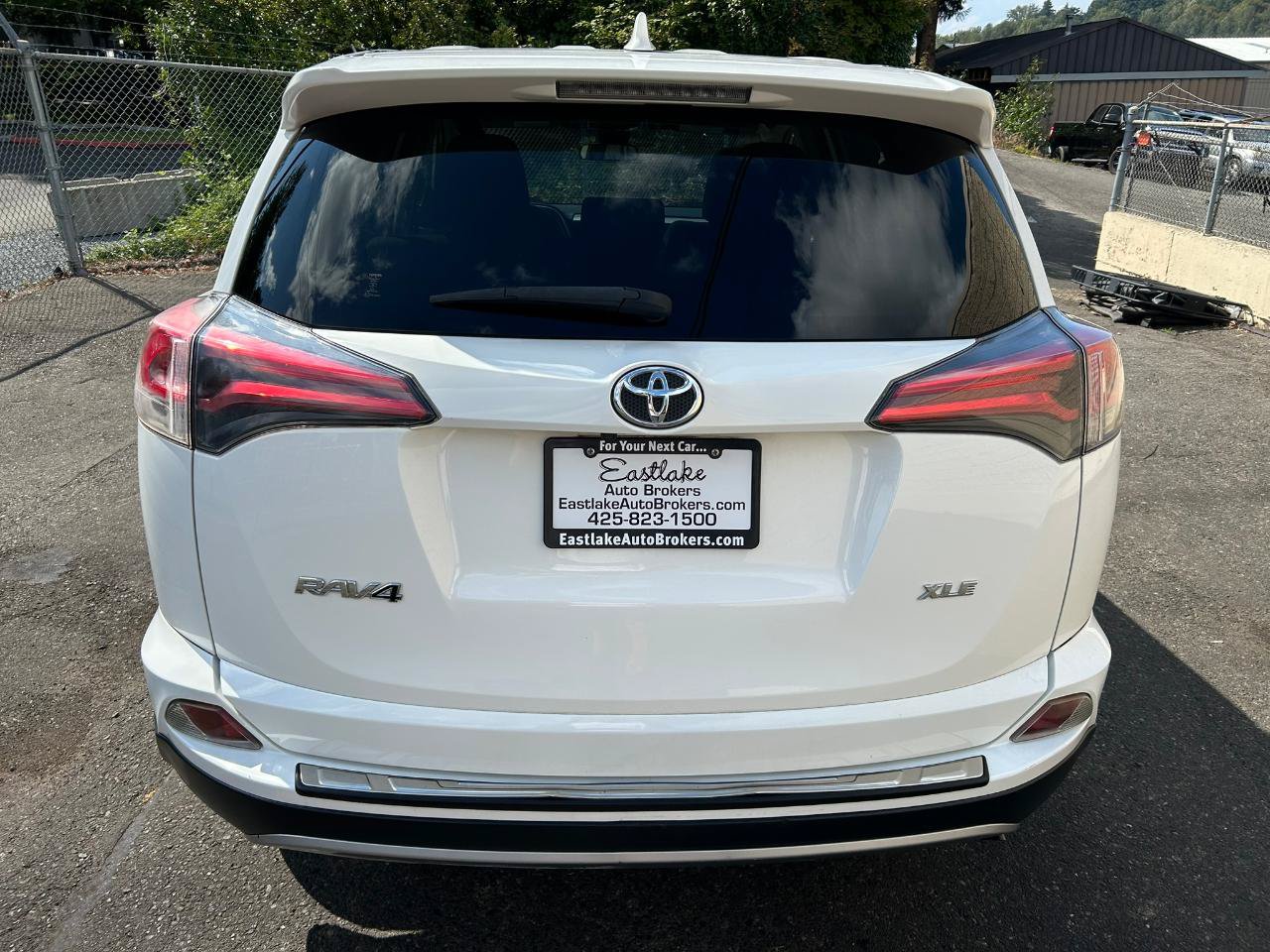 Used 2018 Toyota RAV4 XLE w/ Carpet Mat Package FWD image 6