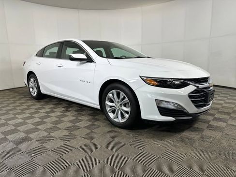 Used 2021 Chevrolet Malibu LT image 2