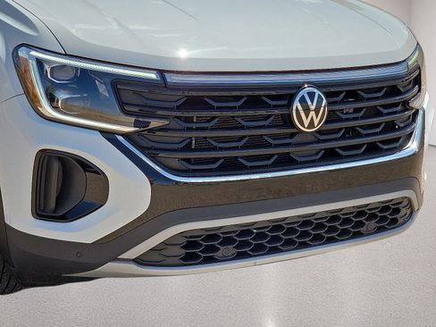 Used 2025 Volkswagen Atlas Cross Sport SE FWD image 9