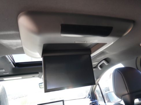 Used 2025 Toyota Sienna Platinum AWD/4WD image 19