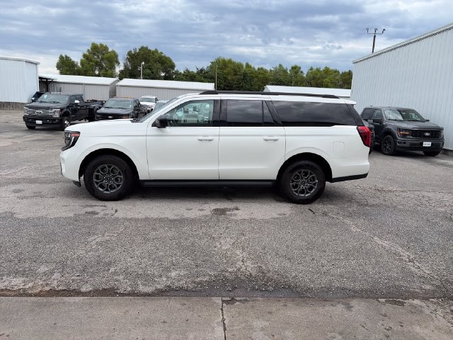 Used 2025 Ford Expedition Max Active AWD/4WD image 2