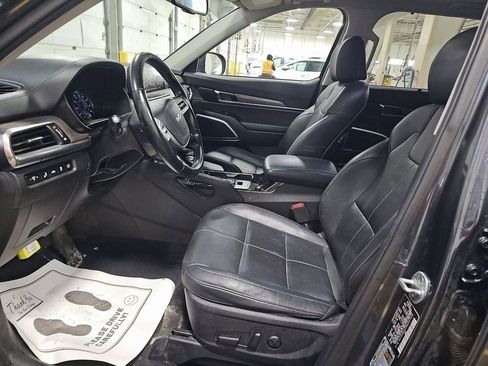 Used 2022 Kia Telluride EX w/ EX Premium Package image 3