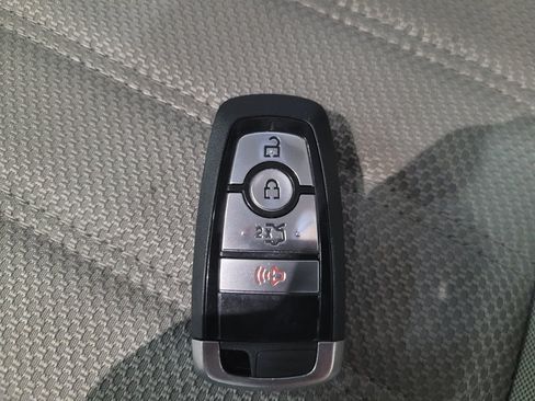 Used 2020 Ford Fusion SE FWD image 32