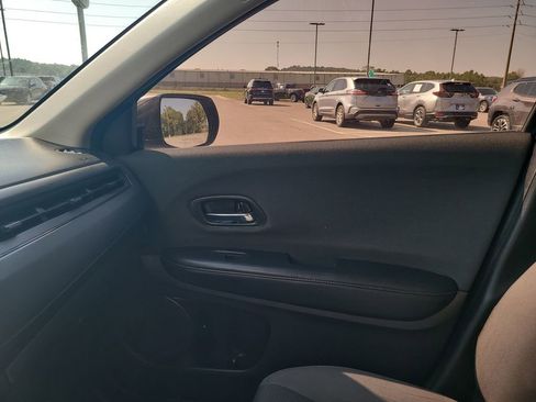 Used 2021 Honda HR-V LX image 27