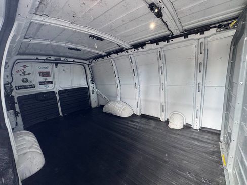 Used 2016 Chevrolet Express 2500 RWD image 14
