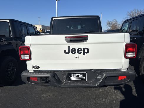 New 2026 Jeep Gladiator Sport AWD/4WD image 9
