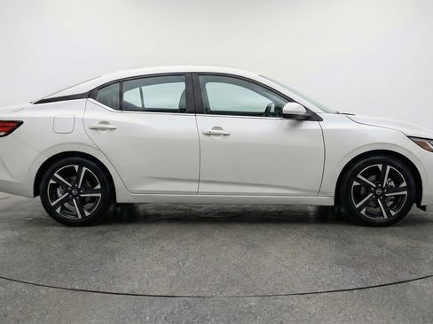 Used 2025 Nissan Sentra SV FWD image 11