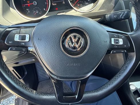 Used 2018 Volkswagen Tiguan SE FWD image 24
