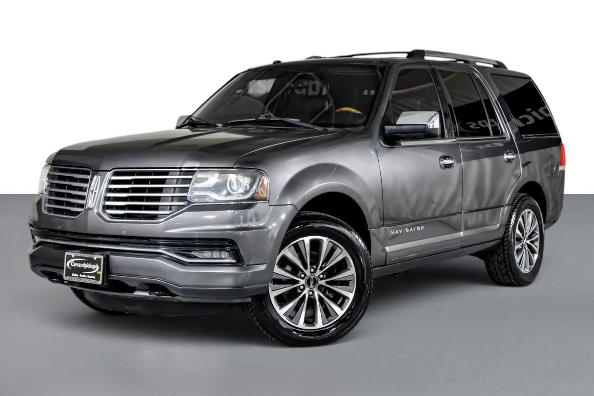 Used 2016 Lincoln Navigator Select RWD image 4