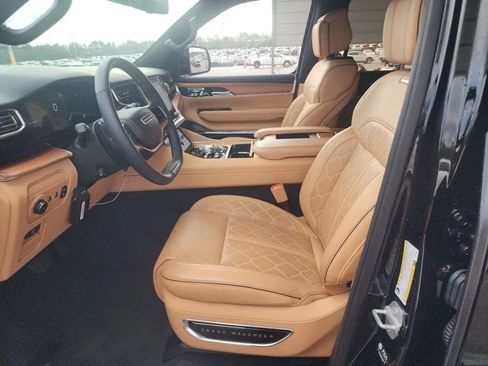 Used 2023 Jeep Grand Wagoneer L Series III AWD/4WD image 10
