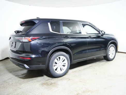 New 2026 Mitsubishi Outlander ES AWD/4WD image 2