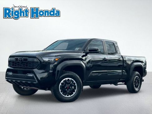 Used 2024 Toyota Tacoma TRD Off-Road w/ TRD Off Road Premium Package AWD/4WD image 2