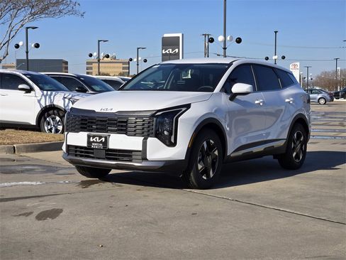 New 2026 Kia Sportage LX image 2