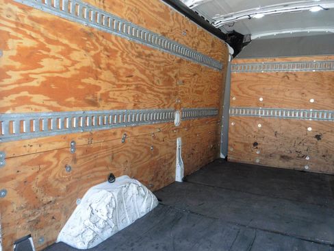 Used 2020 Ford Transit 150 Medium Roof RWD image 23