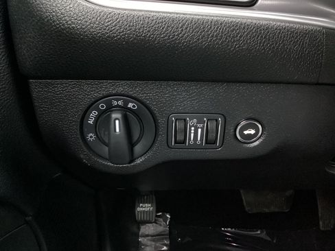 Used 2019 Dodge Challenger SXT RWD image 36