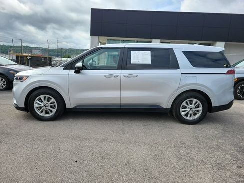 Used 2022 Kia Carnival LX FWD image 4