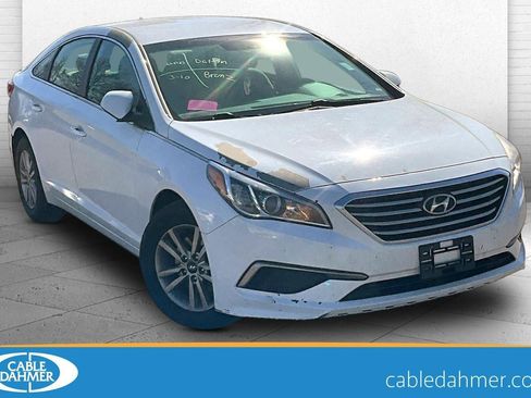 Used 2016 Hyundai Sonata SE image 1