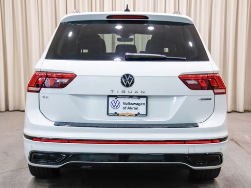 Used 2024 Volkswagen Tiguan SE R-Line AWD/4WD image 4