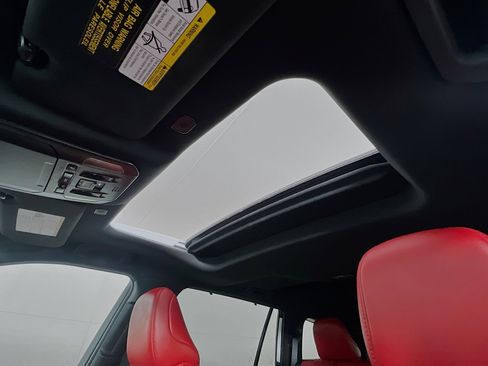 Used 2023 Toyota Highlander XSE image 14