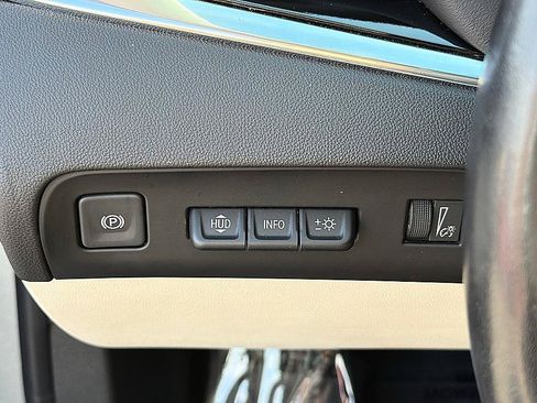 Used 2024 Buick Enclave Avenir w/ Avenir Technology Package FWD image 21