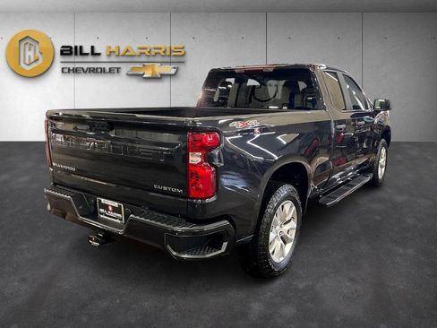 Used 2022 Chevrolet Silverado 1500 Custom image 2