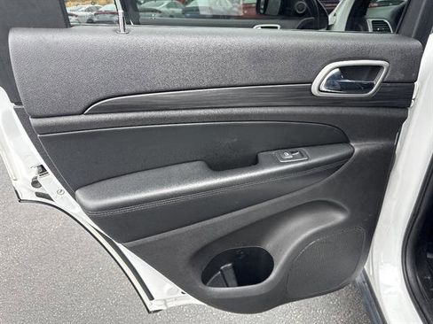 Used 2019 Jeep Grand Cherokee Laredo image 13