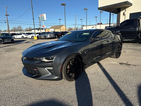 Used 2018 Chevrolet Camaro SS image 2