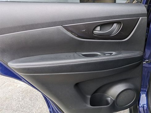 Used 2020 Nissan Rogue S image 19