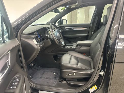 Used 2024 Cadillac XT6 Luxury image 16