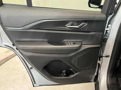 New 2025 Jeep Grand Cherokee Altitude AWD/4WD image 18
