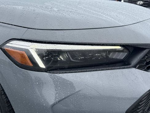 Used 2025 Honda Civic Sport image 28