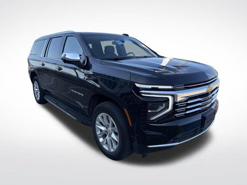 Used 2025 Chevrolet Suburban Premier AWD/4WD image 3