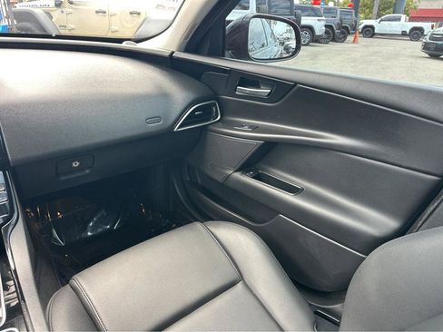 Used 2017 Jaguar XE RWD image 18