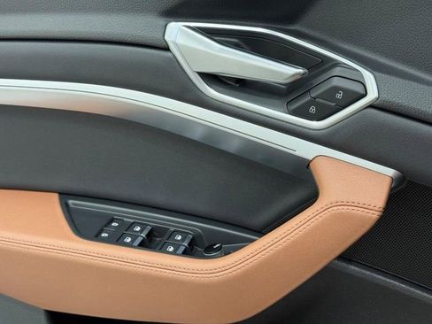 Used 2022 Audi e-tron Premium image 25