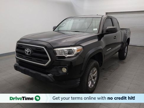Used 2017 Toyota Tacoma SR5 w/ Tow Package RWD image 1