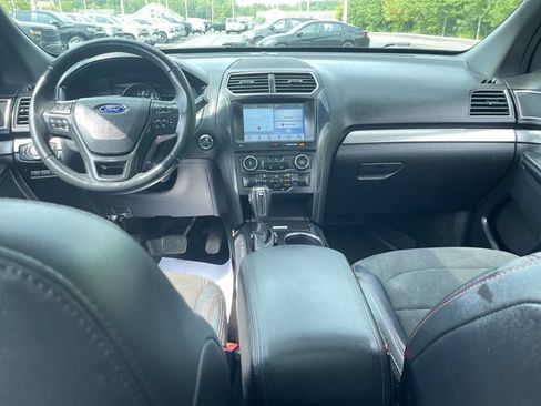 Used 2018 Ford Explorer XLT w/ Equipment Group 202A AWD/4WD image 21