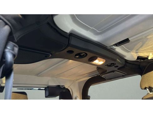 Used 2018 Jeep Wrangler Sahara w/ Connectivity Group image 16