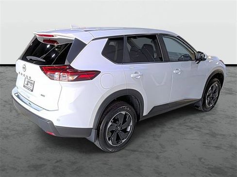Used 2026 Nissan Rogue SV AWD/4WD image 4