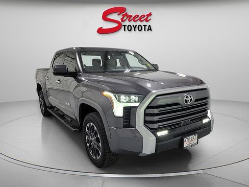 Used 2024 Toyota Tundra Limited AWD/4WD image 5