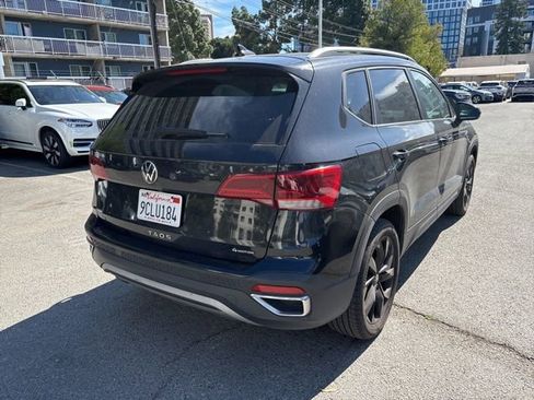 Certified 2022 Volkswagen Taos SE image 5