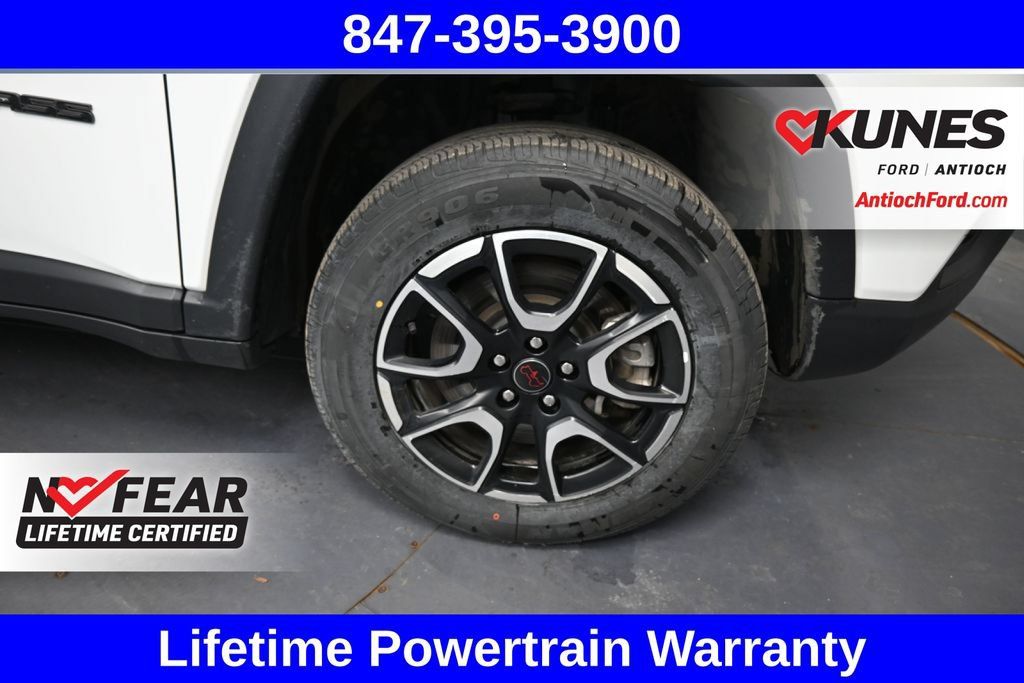Used 2025 Jeep Compass Trailhawk AWD/4WD image 17