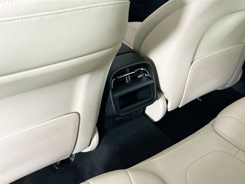 Used 2025 Mercedes-Benz E 350 4MATIC Sedan image 25