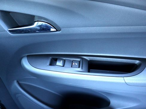 Used 2020 Chevrolet Bolt Premier w/ Infotainment Package image 44