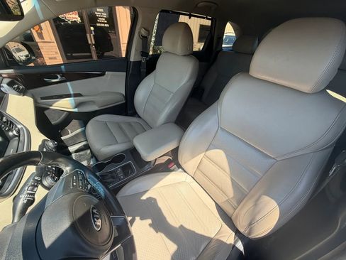 Used 2018 Kia Sorento EX FWD image 22