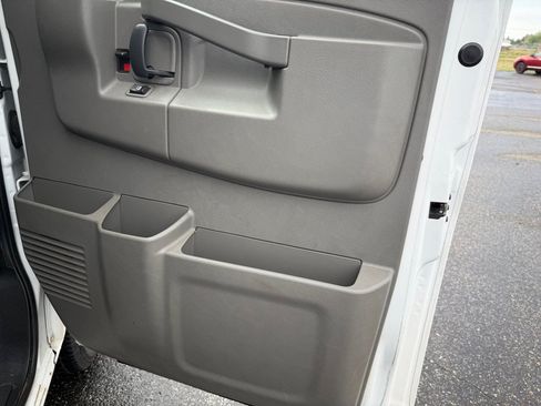 Used 2018 Chevrolet Express 3500 LT w/ LT Preferred Equipment Group RWD image 11