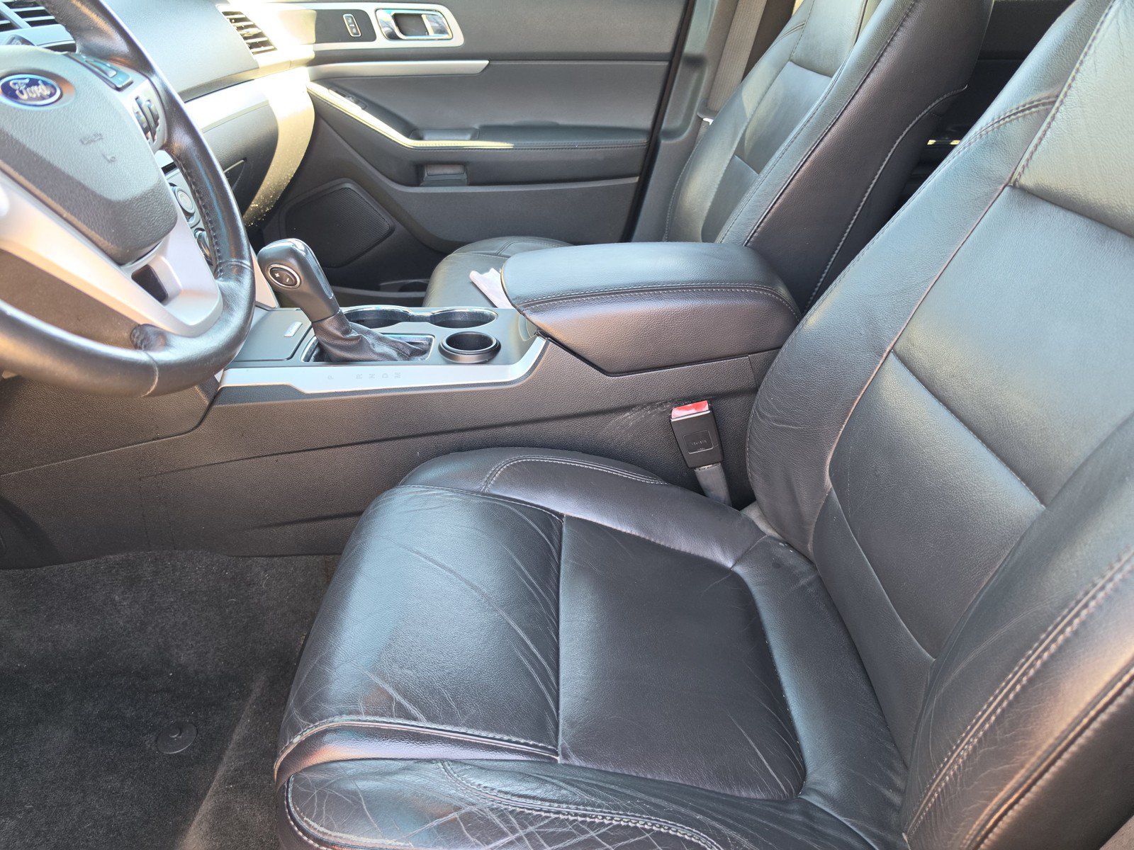Used 2015 Ford Explorer XLT w/ Equipment Group 202B FWD image 11