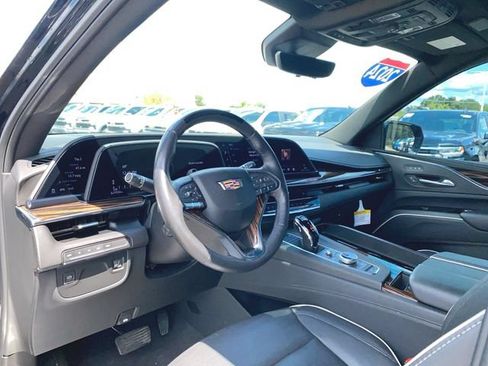Used 2024 Cadillac Escalade Premium Luxury w/ LPO, Floor Liner Package AWD/4WD image 10