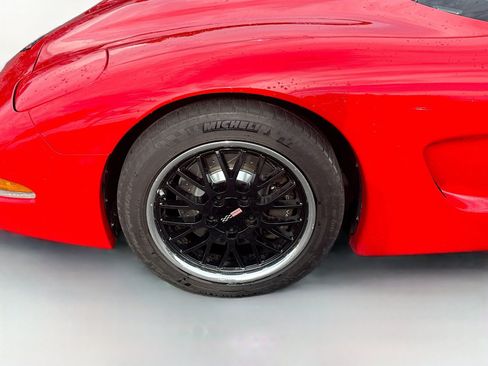 Used 1998 Chevrolet Corvette Coupe w/ Memory Pkg RWD image 27