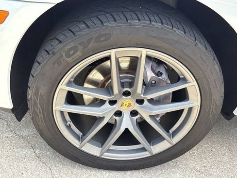 Used 2022 Porsche Macan AWD/4WD image 14