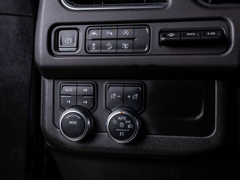 Used 2023 GMC Yukon AT4 w/ Technology Package AWD/4WD image 21